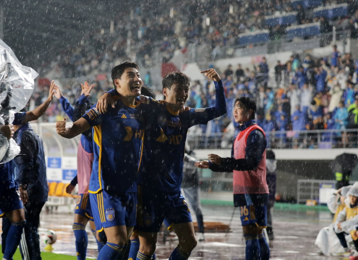 奥格斯堡3-1圣保利，卡巴达伊、蒂茨破门