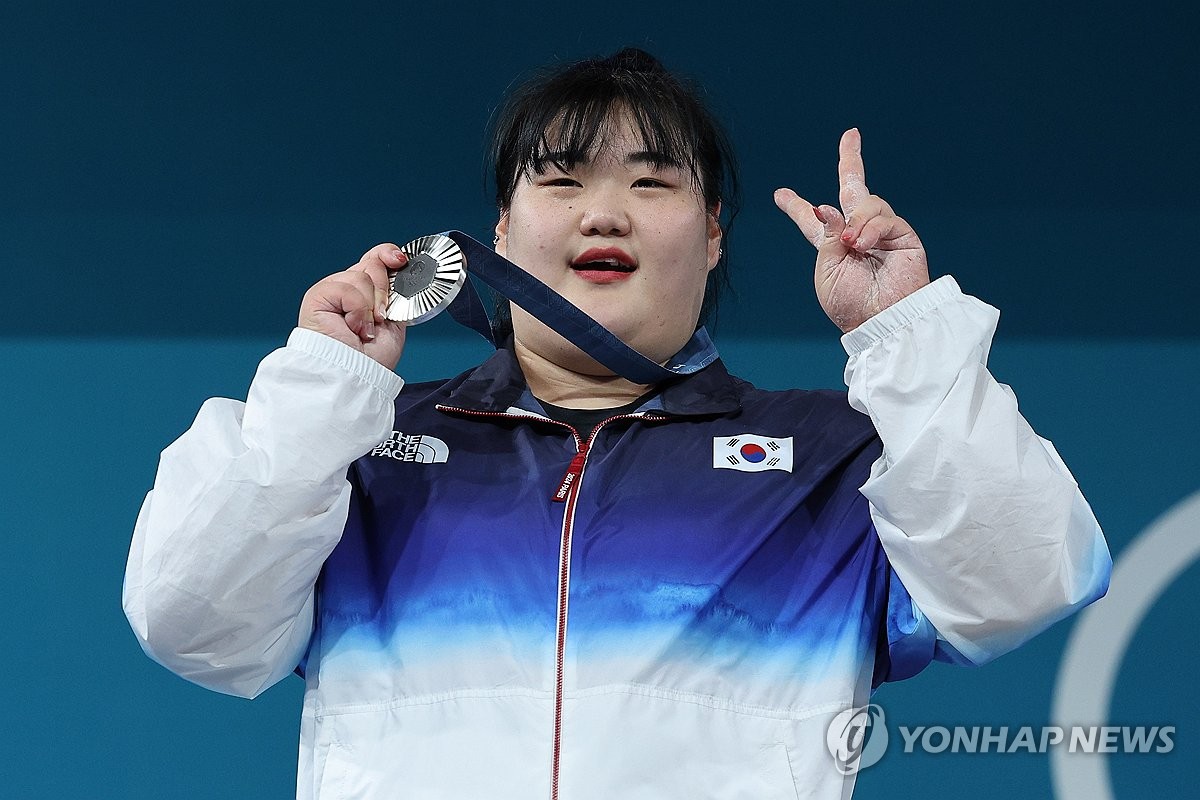 FIFA年度女足最佳球员候选：邦马蒂、汉森、塔比莎在列