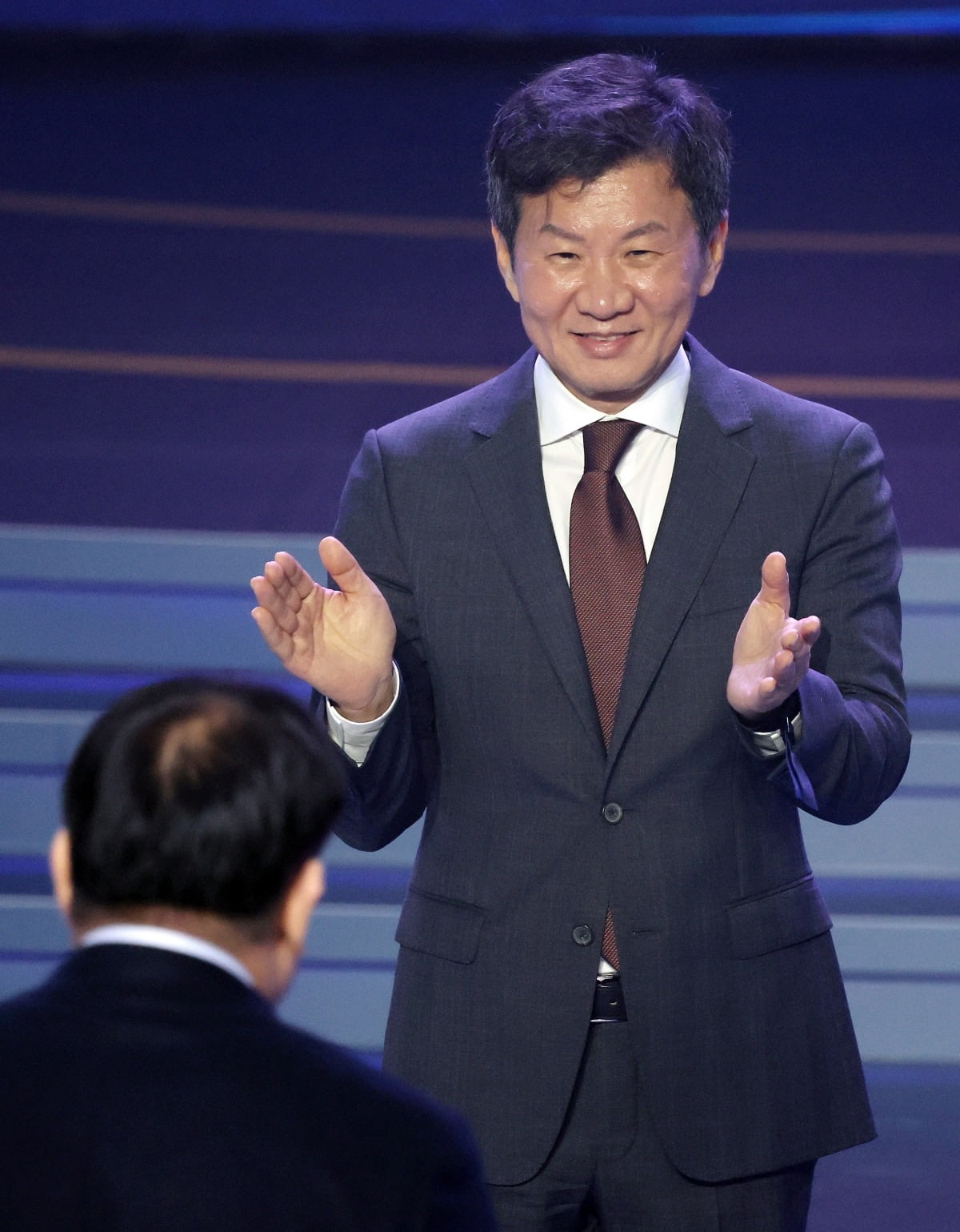 ❤️仪式感拉满！马竞官方：俱乐部向老俱乐部会员颁发金钻徽章