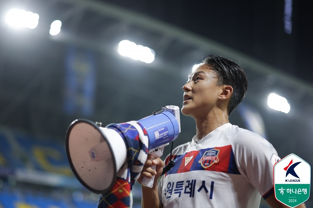 WNBA季后赛半场：克拉克独得14分4篮板4助攻 狂热41-34领先阳光