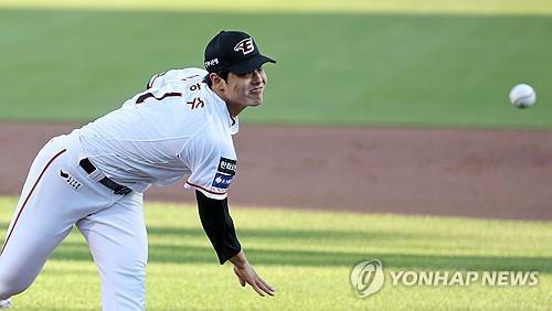 约克：阿森纳缺少一名出色的9号位，维拉前锋杜兰很适合他们