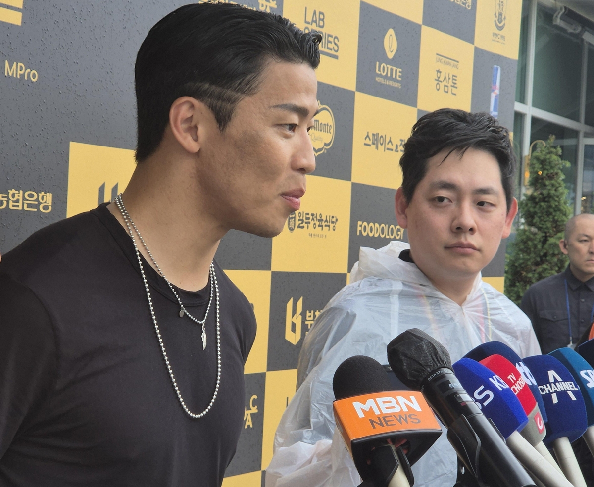 上海海港球迷打出TIFO支持武磊：你是最棒的