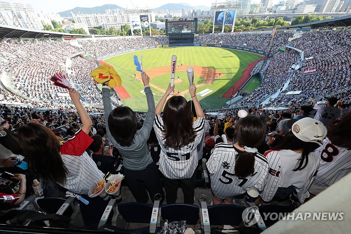 勇士前场2打0！希尔德自信回头&维金斯空篮不进 给科尔也看笑了