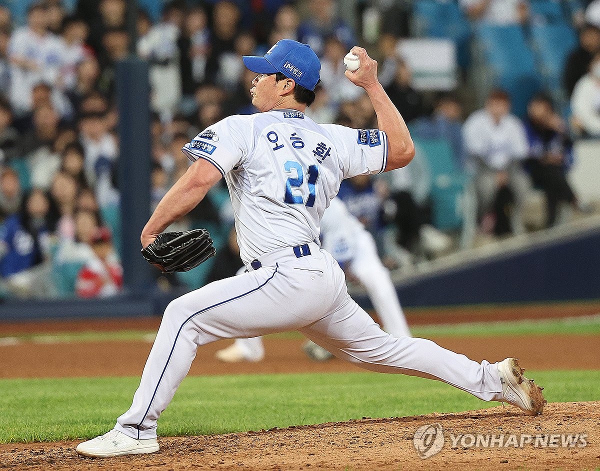 恩里克：阿劳霍是一名顶级球员，但在出球方面存在明显的不足