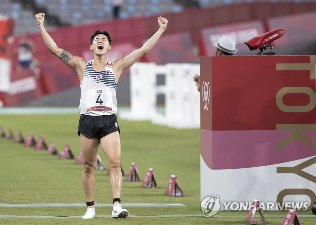 媒体人：此前因崴脚休战两场的方硕来到济南，即将复出