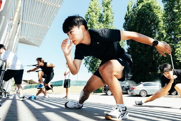 曼晚：林德洛夫预计周中欧联杯复出，埃文斯、肖回归时间未知