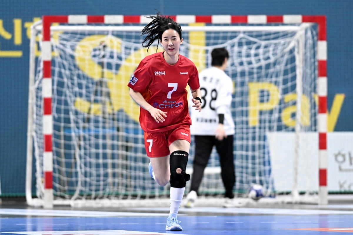 约克：阿森纳缺少一名出色的9号位，维拉前锋杜兰很适合他们