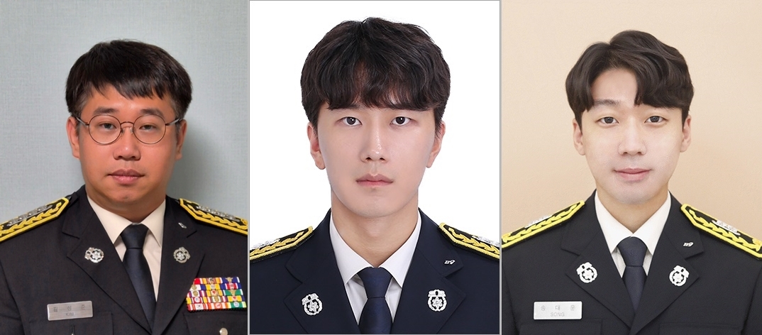 将前往曼联上任！赛后阿莫林和球员庆祝