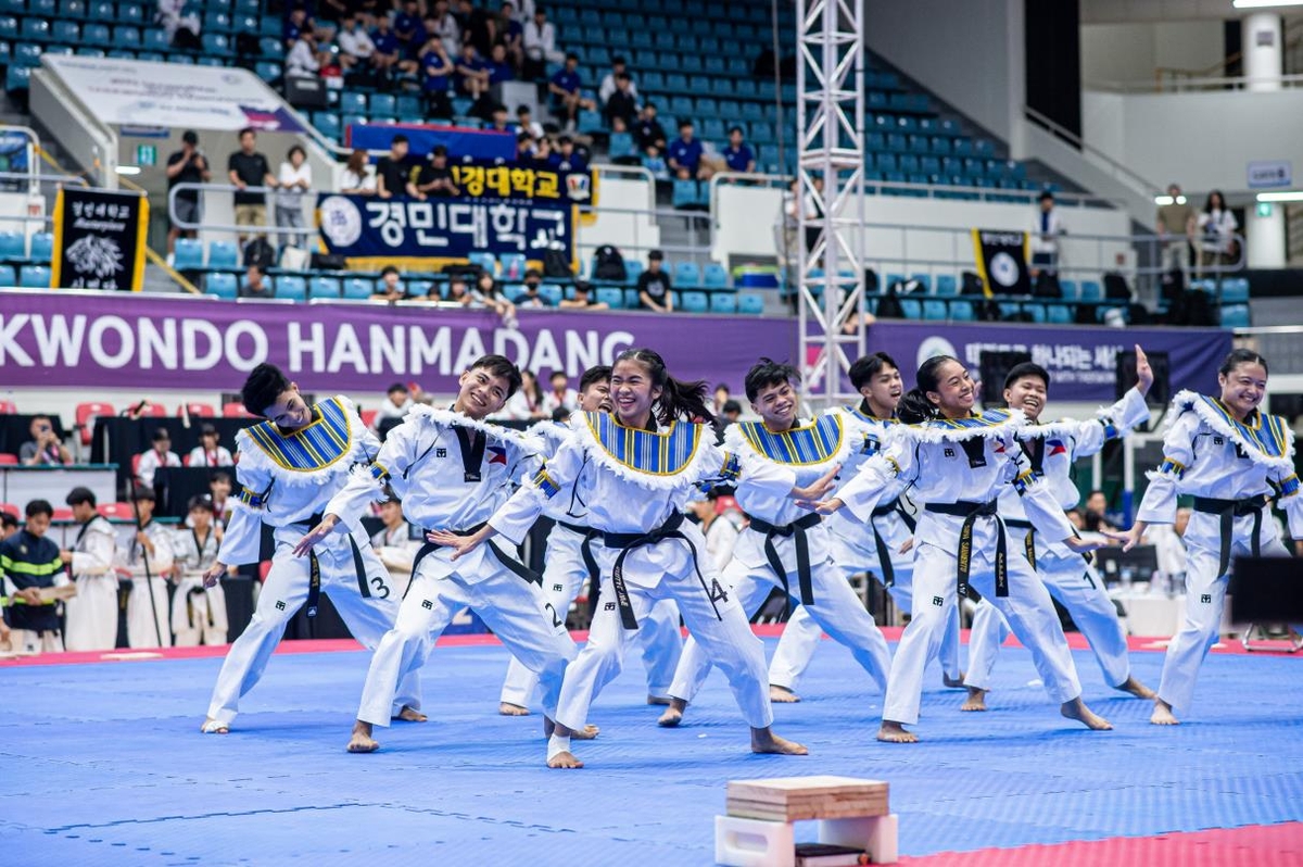 这表现舍得他走吗？范尼带队四场取3胜1平 今晚过后阿莫林便将接任